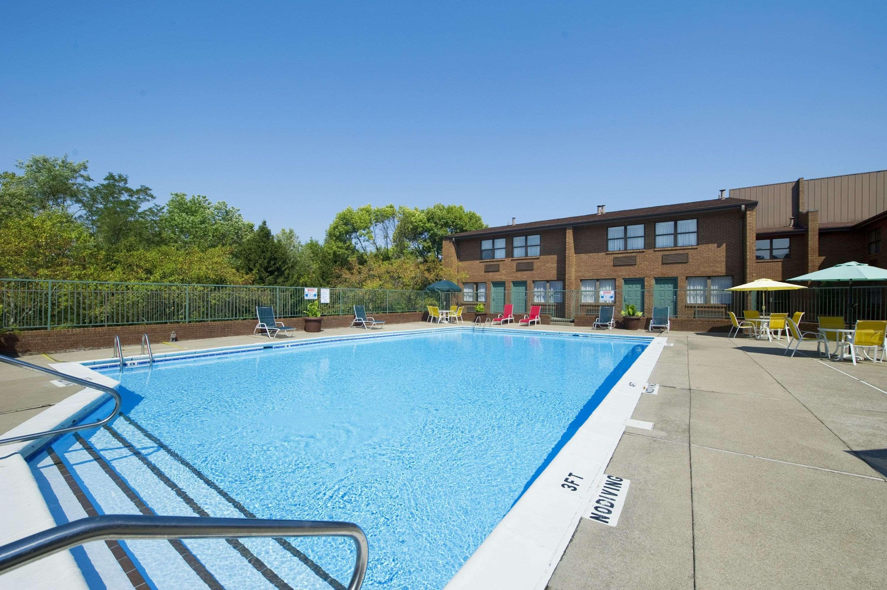Red Roof Inn & Suites Lexington - Hamburg Bagian luar foto