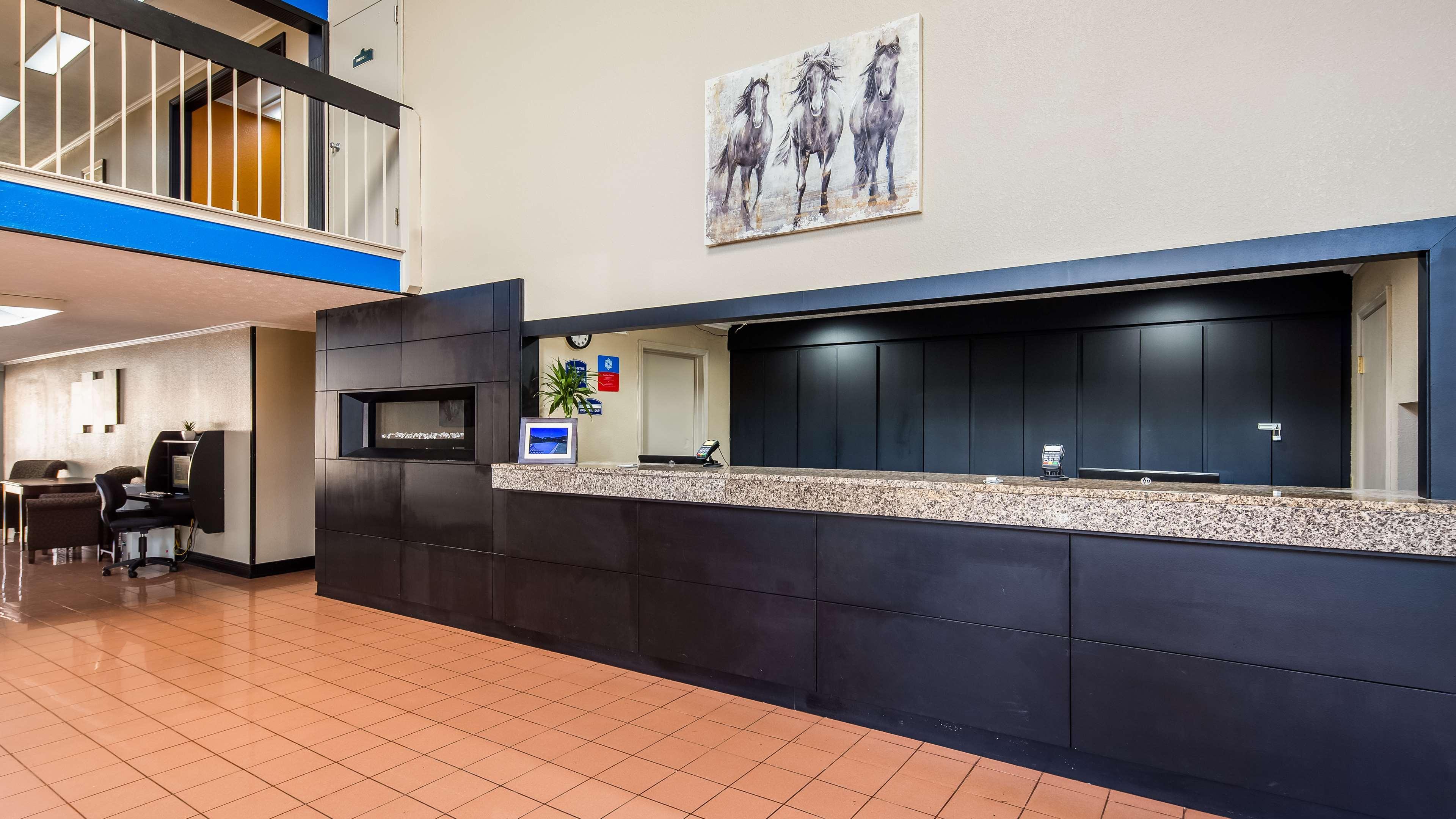 Red Roof Inn & Suites Lexington - Hamburg Bagian luar foto