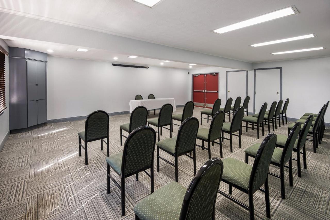 Red Roof Inn & Suites Lexington - Hamburg Bagian luar foto
