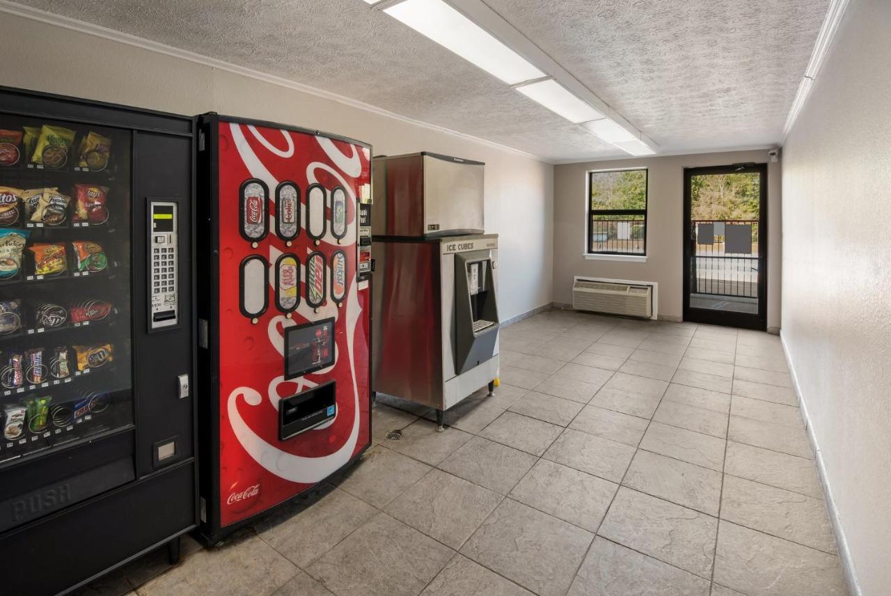 Red Roof Inn & Suites Lexington - Hamburg Bagian luar foto