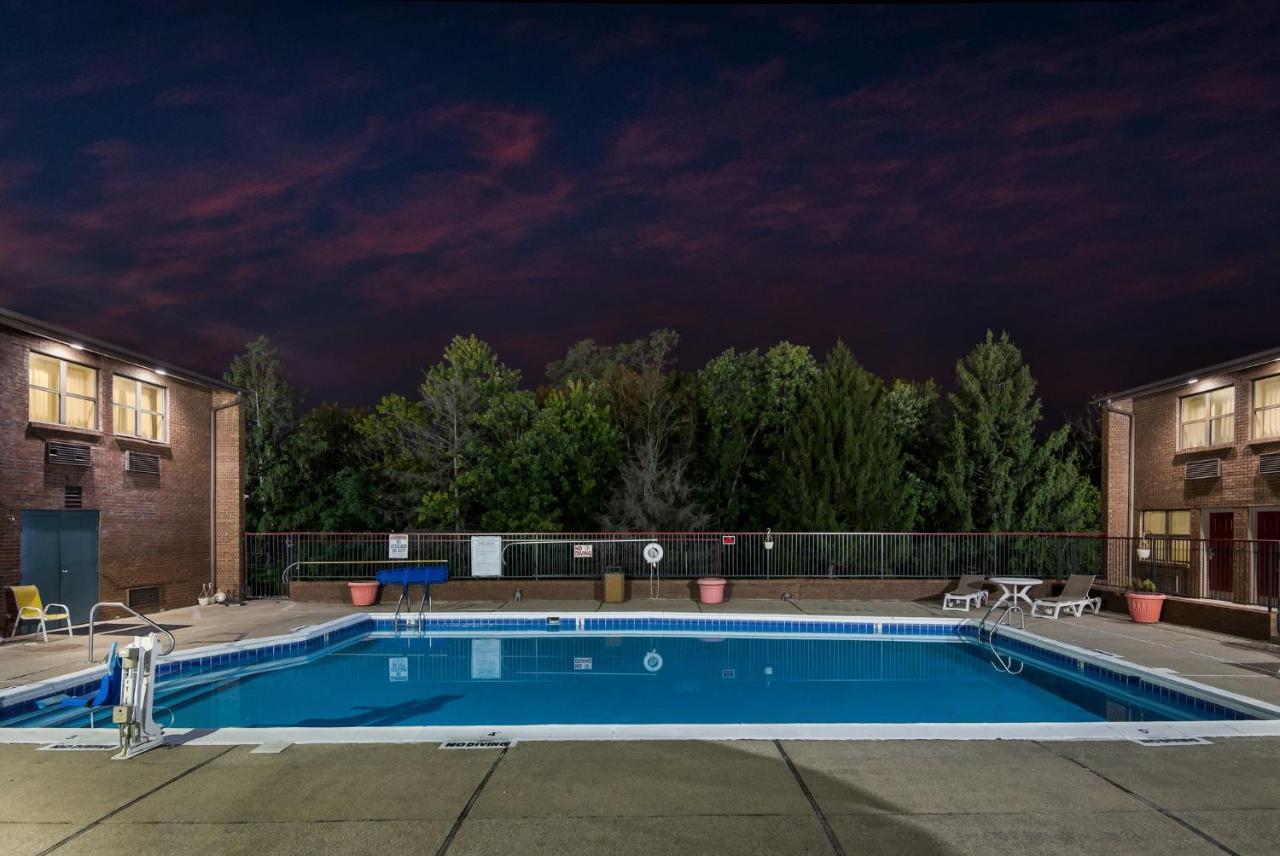 Red Roof Inn & Suites Lexington - Hamburg Bagian luar foto