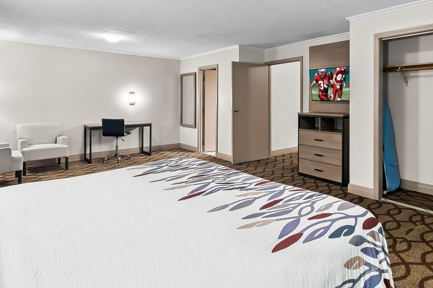 Red Roof Inn & Suites Lexington - Hamburg Bagian luar foto