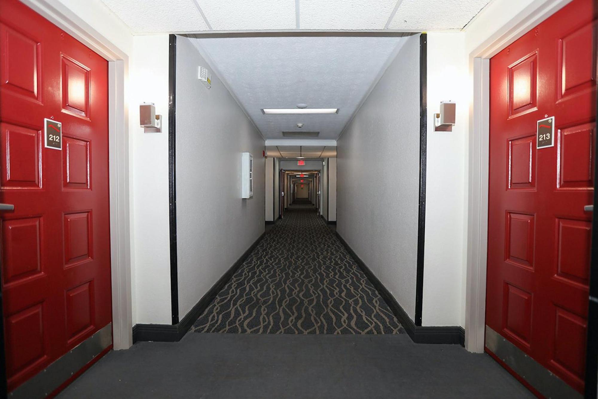 Red Roof Inn & Suites Lexington - Hamburg Bagian luar foto