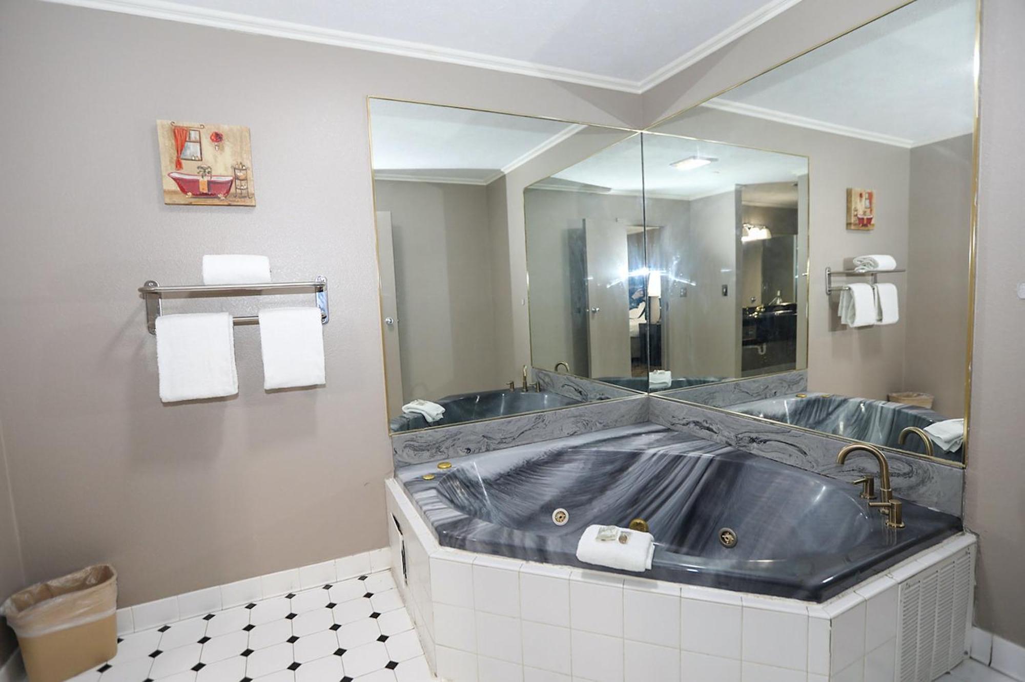 Red Roof Inn & Suites Lexington - Hamburg Bagian luar foto