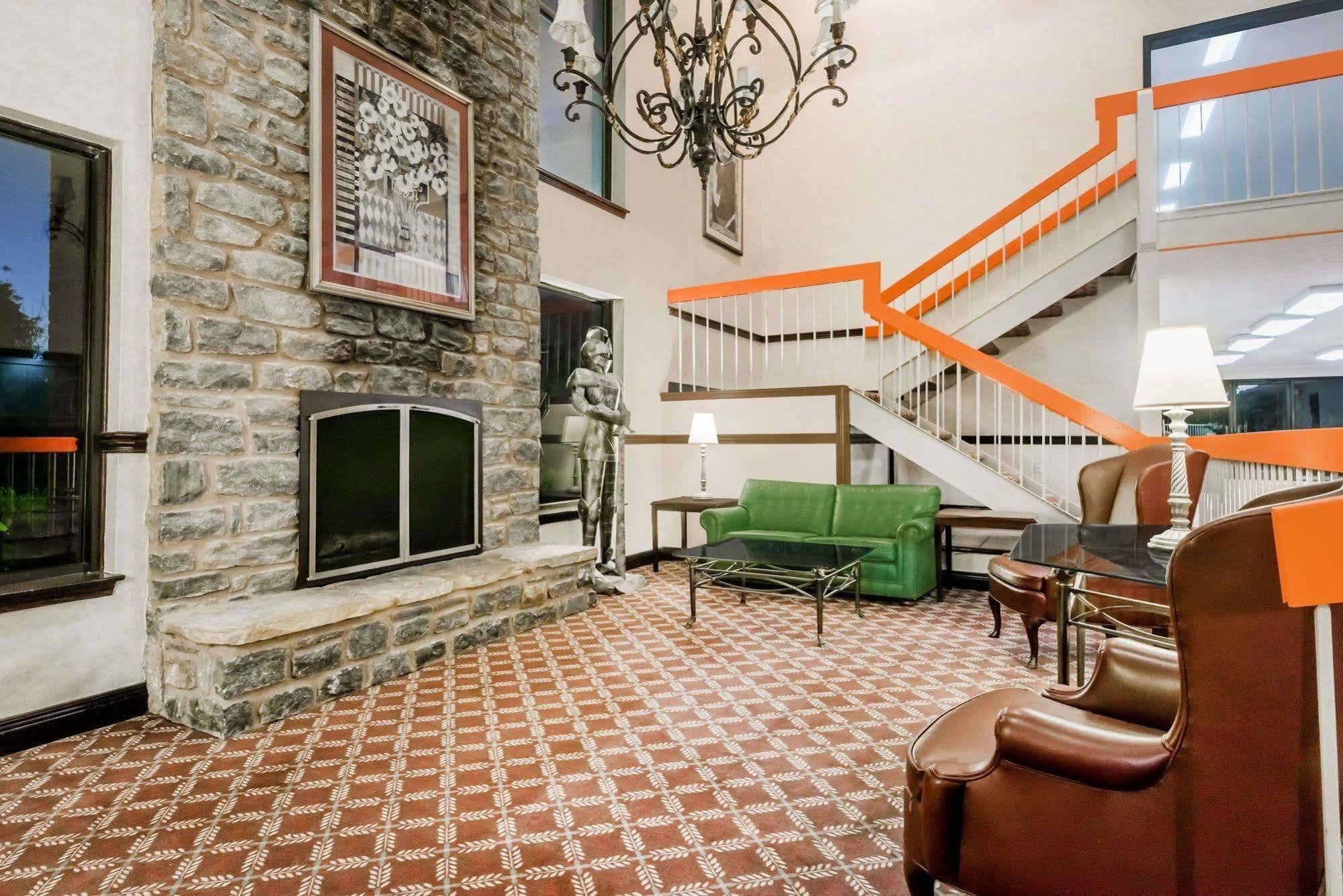 Red Roof Inn & Suites Lexington - Hamburg Bagian luar foto